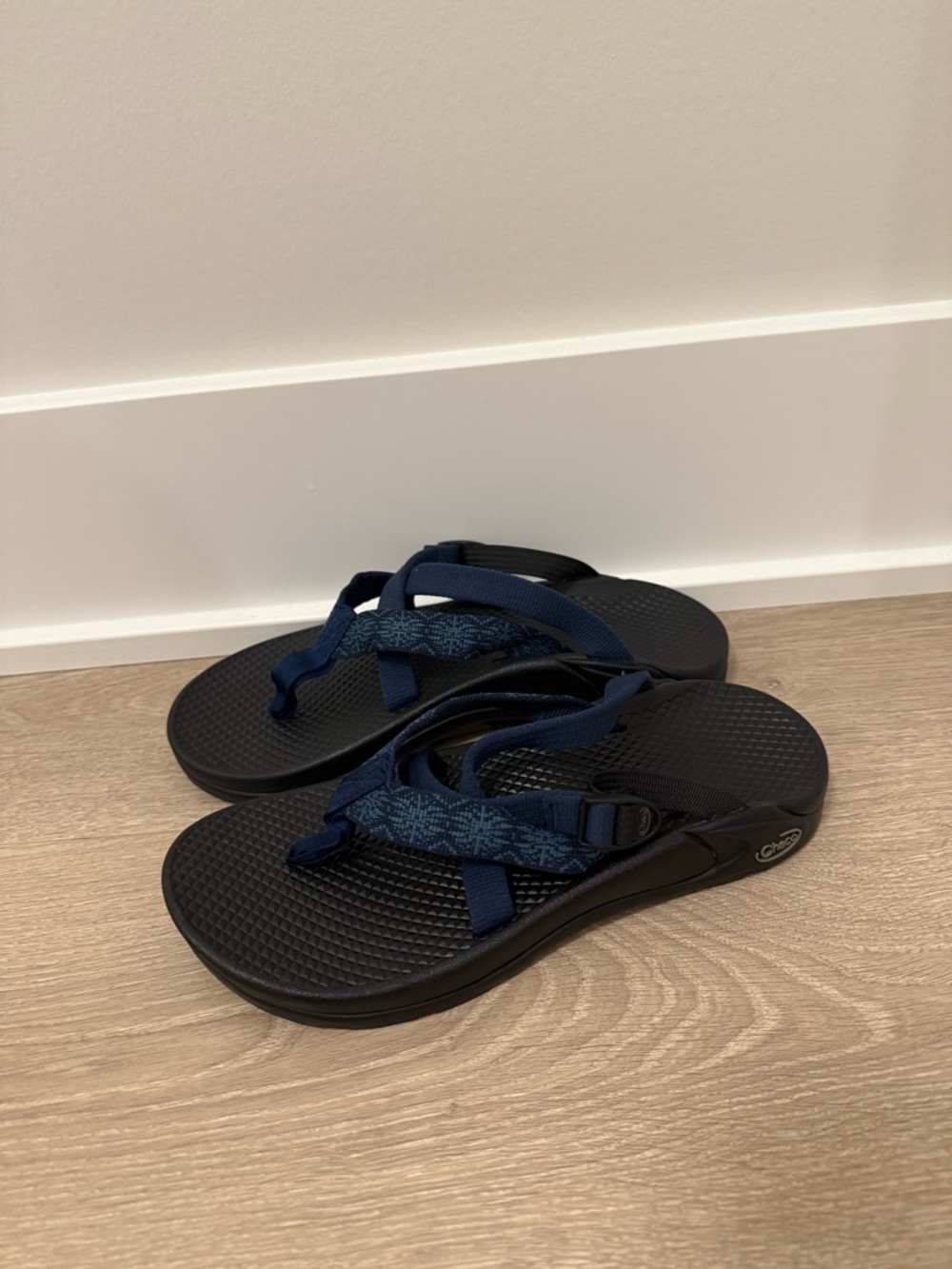 Chaco Classic Z/Cloud Sandals Sunflower  (Black/Blue Pattern) - Women's Size 7